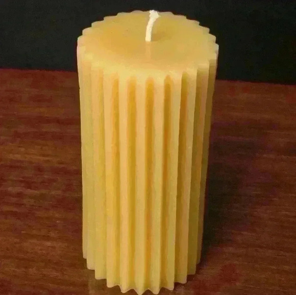 100% Beeswax Hand Crafted Ribbed  Fluted Pillar Candle - Picture 3 of 5